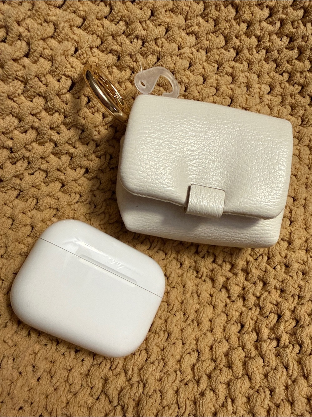 Mini Pouch Keychain Beige Faux Leather EarPod Holder.